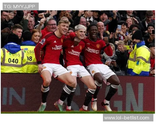 国王杯精彩对决曼联大胜那不勒斯红牌事件引发全场热议