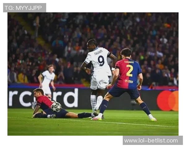 巴萨狂胜国米四球乌龙球引发全场争议与热议