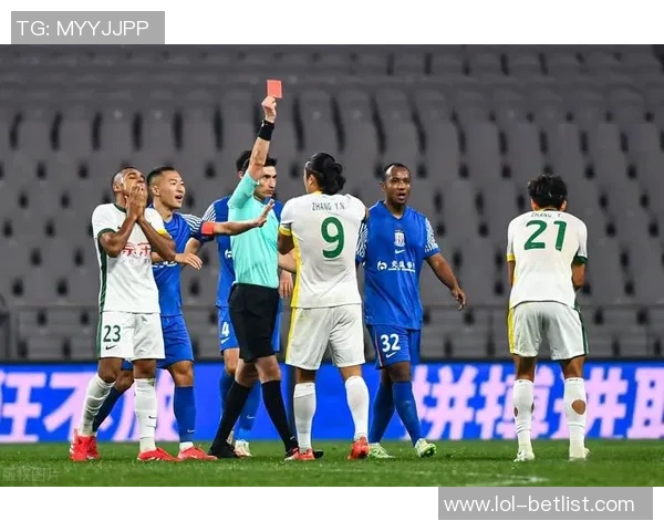 中超赛场惊现冷门莱比锡逆转曼联引发争议判罚全场沸腾 中超赛场惊现冷门莱比锡逆转曼联引发争议判罚全场沸腾