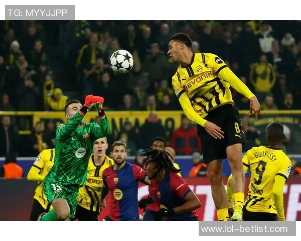 友谊赛精彩回顾:多特蒙德大胜曼联点球争议引发全场热议 友谊赛精彩回顾:多特蒙德大胜曼联点球争议引发全场热议