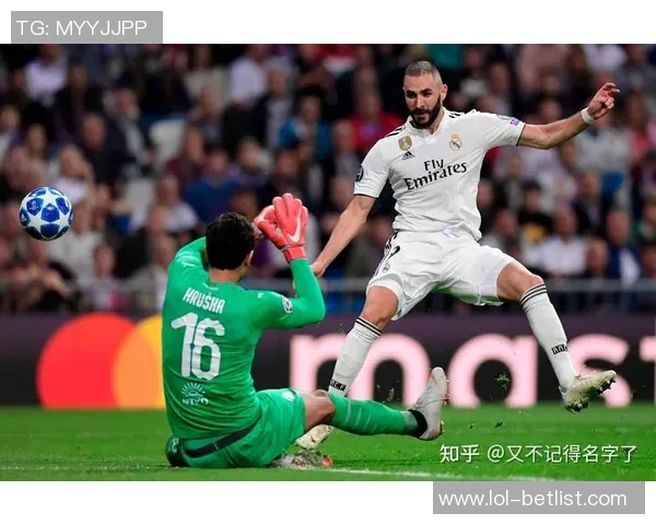 德甲精彩对决:那不勒斯逆转皇马6-2战术解析与瞬间回顾 德甲精彩对决:那不勒斯逆转皇马6-2战术解析与瞬间回顾