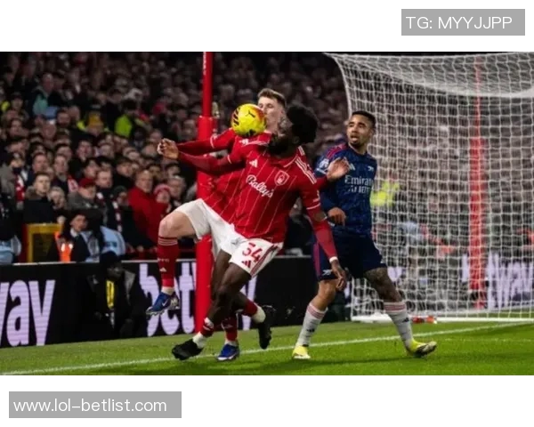 国王杯激战曼联与阿森纳平局点球大战引发争议与热议