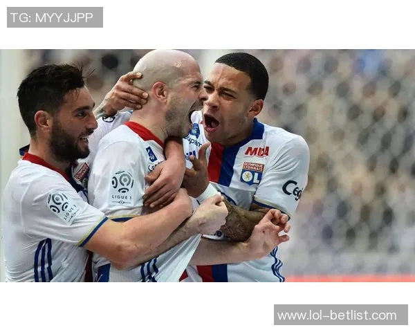 友谊赛精彩回顾：里昂与那不勒斯激战四三神扑瞬间引爆全场